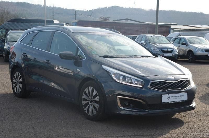 Gebraucht Kia Ceed 135 PS (99 kW) 2018 Dark gun metal Kleinwagen