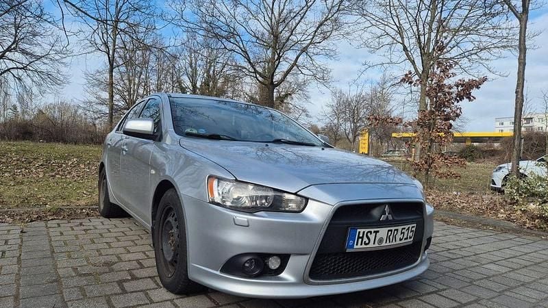 Gebraucht Mitsubishi Lancer Invite 117 PS (86 kW) 2010 Silber Limousine