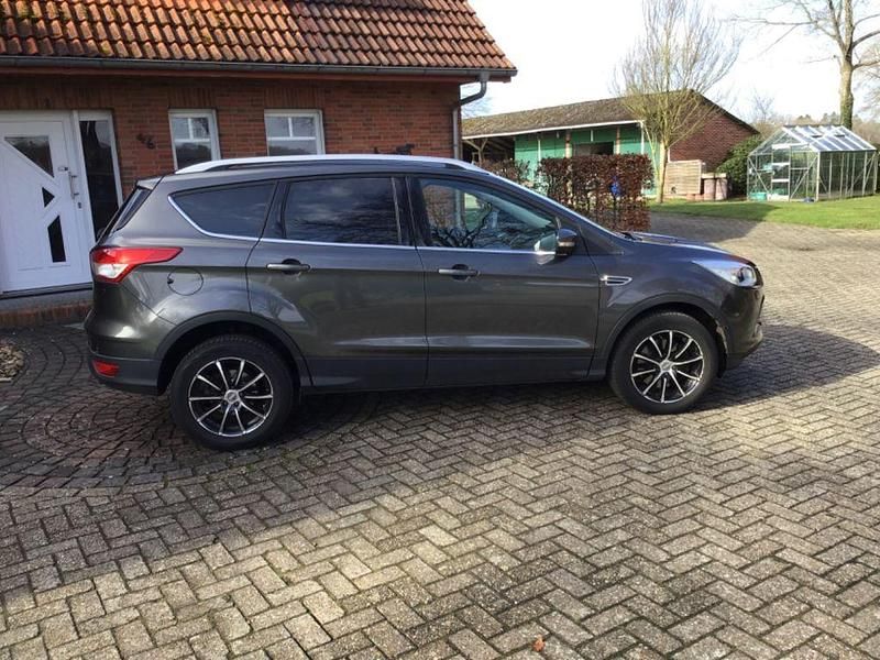 Gebraucht Ford Kuga Titanium 179 PS (131 kW) 2015 Grau SUV