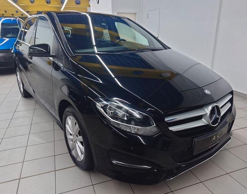 Gebraucht Mercedes B200 136 PS (100 kW) 2015 Schwarz Van / Kleinbus