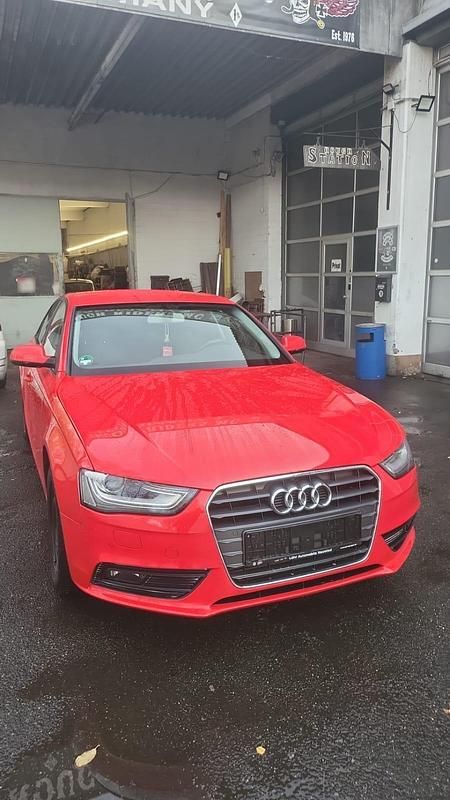 Gebraucht Audi A4 170 PS (125 kW) 2012 Rot Limousine
