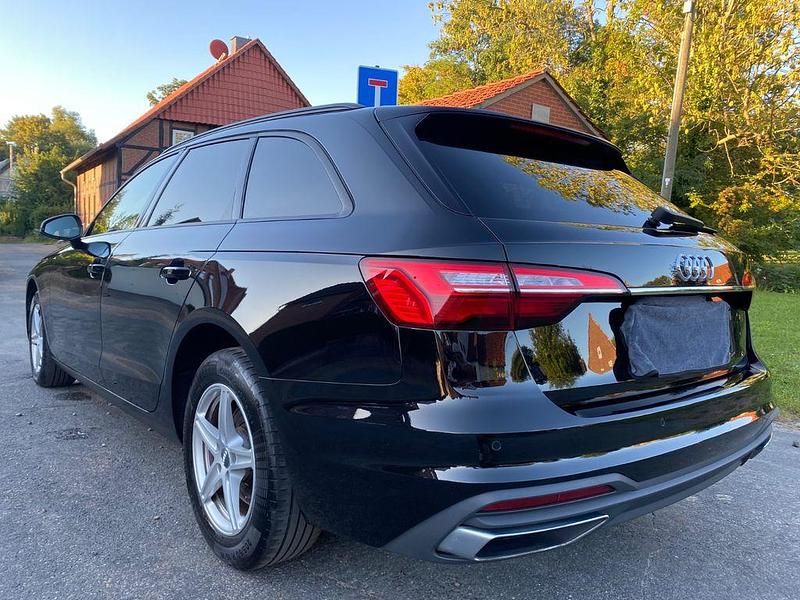 Gebraucht Audi A4 Advanced 163 PS (119 kW) 2021 Schwarz Kombi