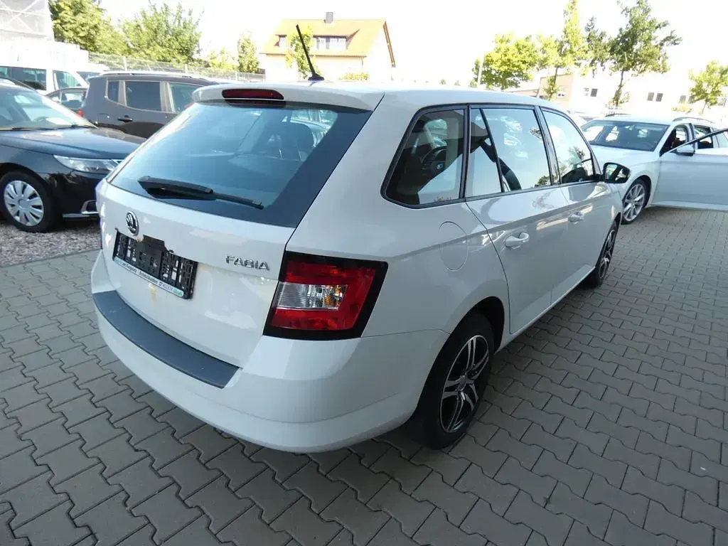 Gebraucht Skoda Fabia Ambition 75 PS (55 kW) 2015 Weiß Kombi