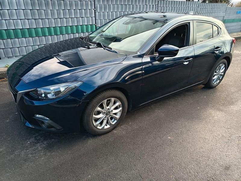 Blau Gebraucht 2015 Mazda 3 Center-Line Limousine | 13.480 € (Fairer Preis) - Bild 1/4