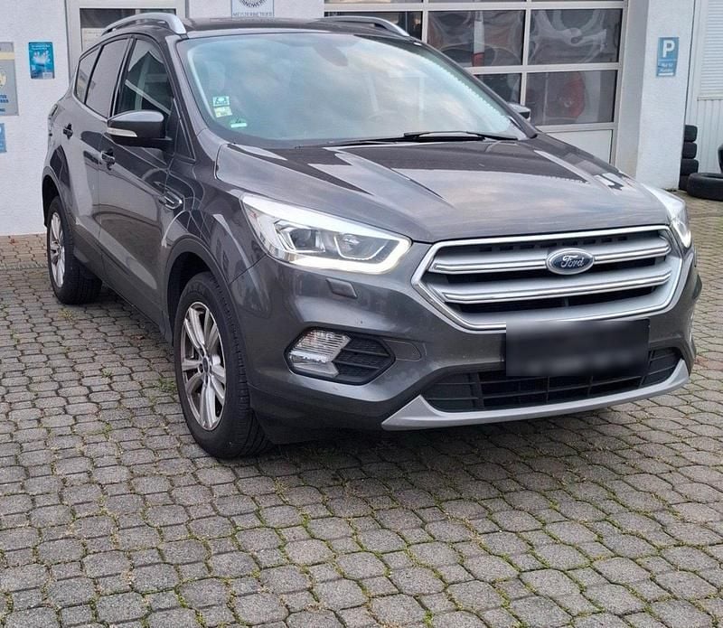 Gebraucht Ford Kuga 150 PS (110 kW) 2017 Silber SUV