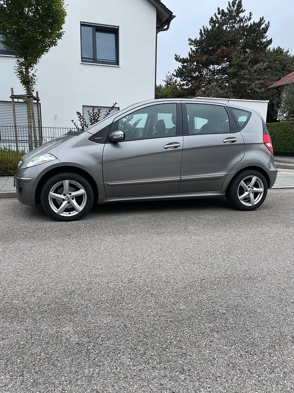 Grau Gebraucht 2007 Mercedes A170 Kleinwagen | 4.199 € (Fairer Preis) - Bild 1/4
