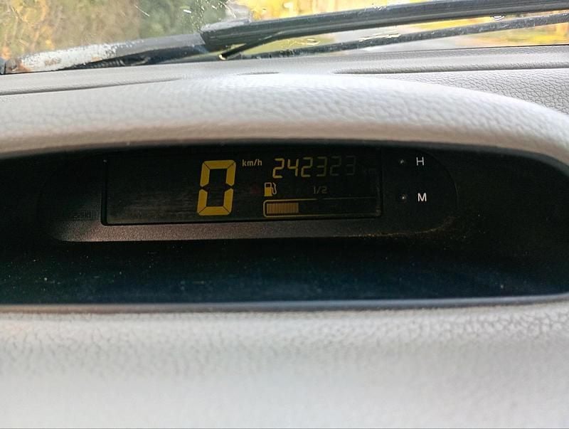 Gebraucht Renault Twingo 58 PS (42 kW) 2001 Schwarz Kleinwagen