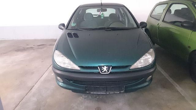 Gebraucht Peugeot 206 75 PS (55 kW) 1999 Grün Kleinwagen