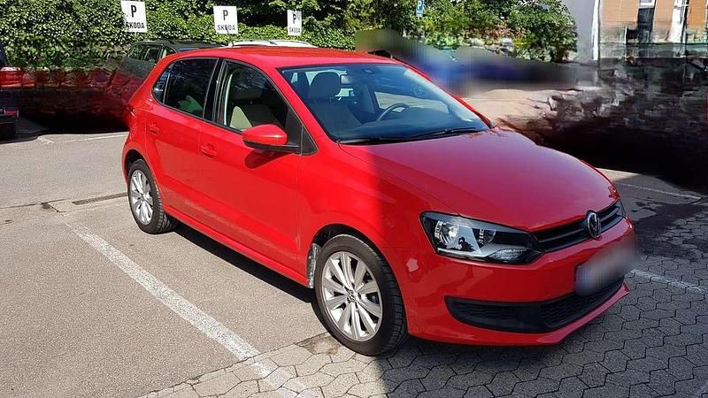 Rot Gebraucht 2010 VW Polo Comfortline Limousine | 5.900 € (Fairer Preis) - Bild 1/4