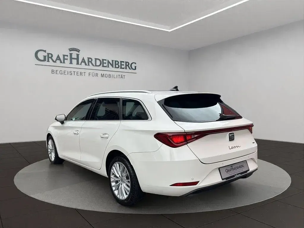 Gebraucht Seat Leon XCELLENCE 150 PS (110 kW) 2021 Weiß Limousine