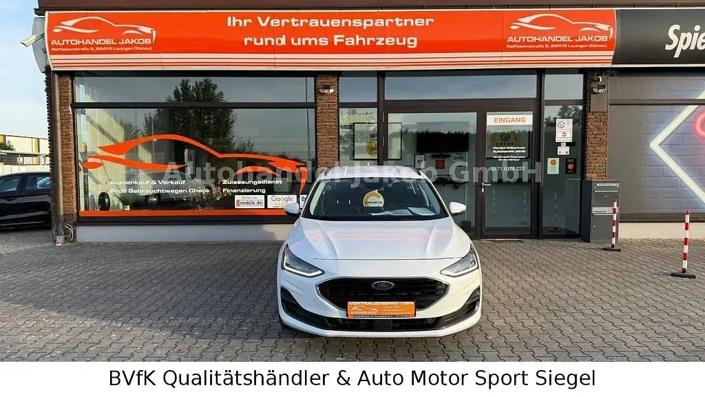 Używany Ford Focus 120 KM (88 kW) 2022 Biały Sedan/Limuzyna