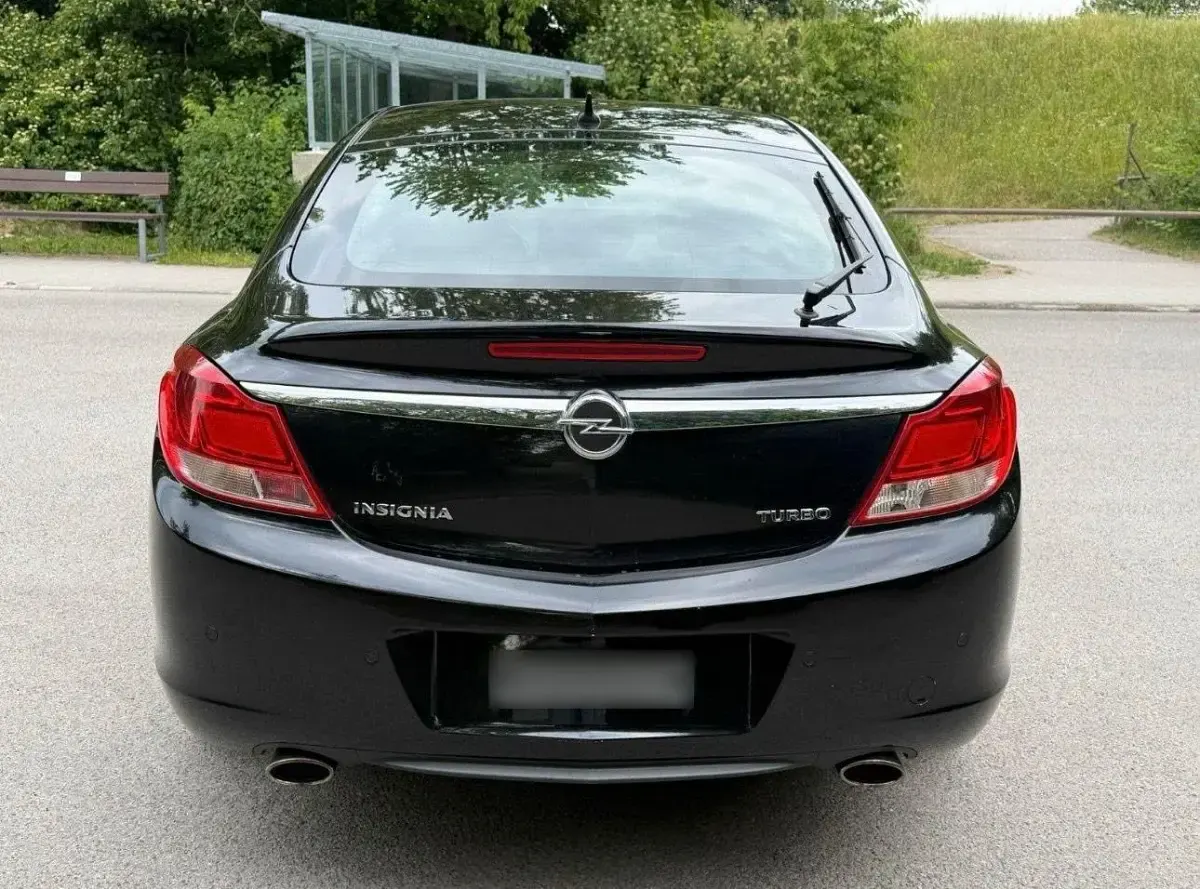 Gebraucht Opel Insignia 220 PS (161 kW) 2009 Schwarz Limousine