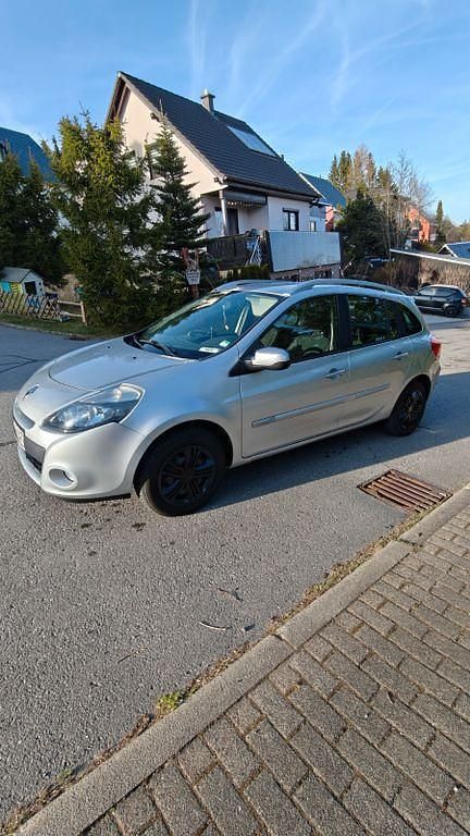 Silber Gebraucht 2011 Renault Clio II Dynamique Limousine | 1.200 € (Superpreis) - Bild 1/4
