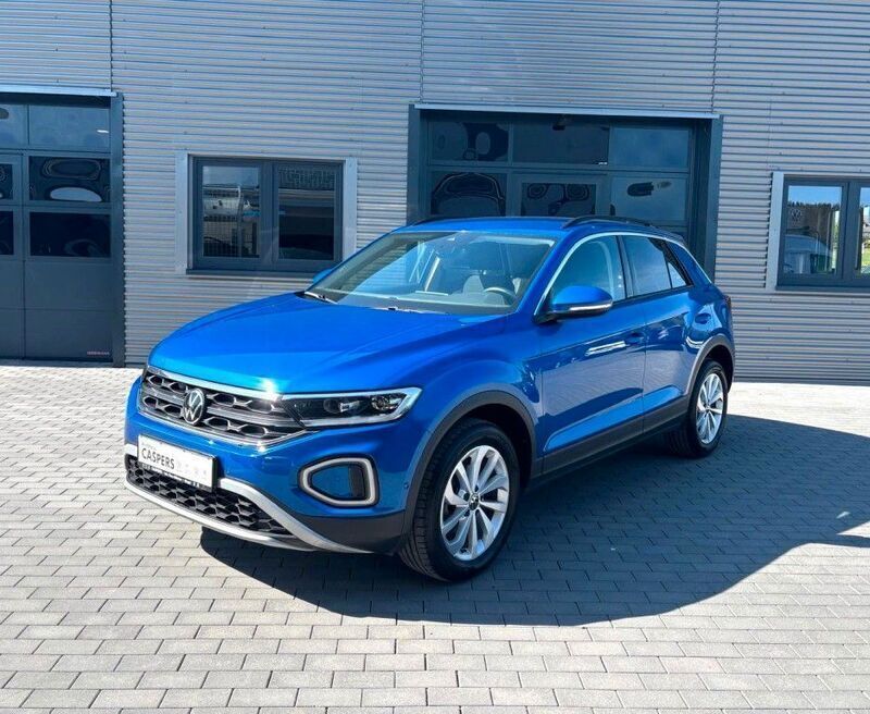 Blau Gebraucht 2024 VW T-Roc Life SUV | 25.700 € (Superpreis) - Bild 1/4