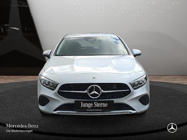 Silber Gebraucht 2024 Mercedes A180 Advanced Limousine | 26.790 € (Guter Preis) - Bild 1/4