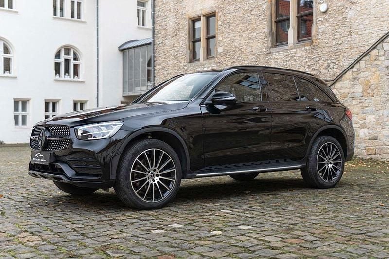 Schwarz Gebraucht 2023 Mercedes GLC300 SUV | 36.900 € - Bild 1/4