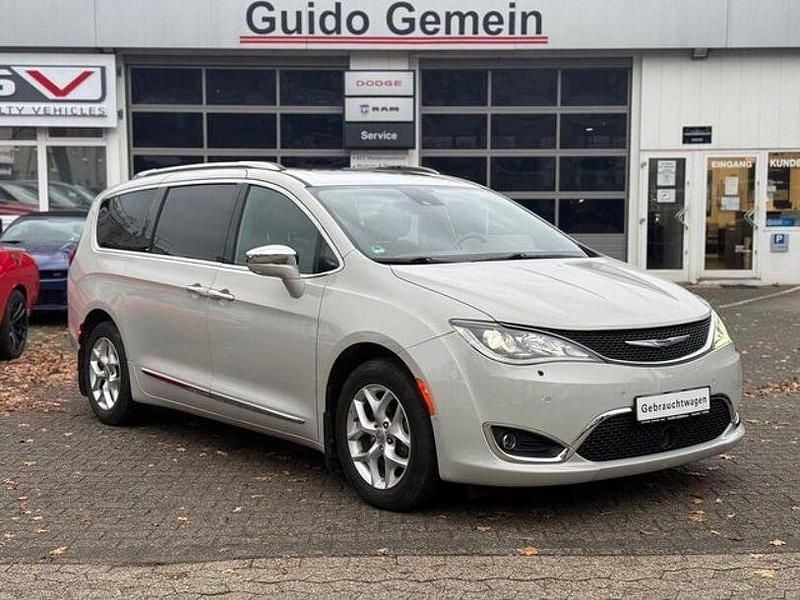 Weiß Gebraucht 2020 Chrysler Pacifica Limited Van / Kleinbus | 34.800 € - Bild 1/4