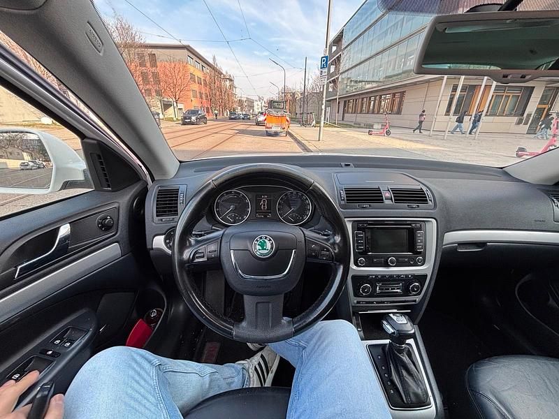 Gebraucht Skoda Octavia 150 PS (110 kW) 2012 Weiß Kombi