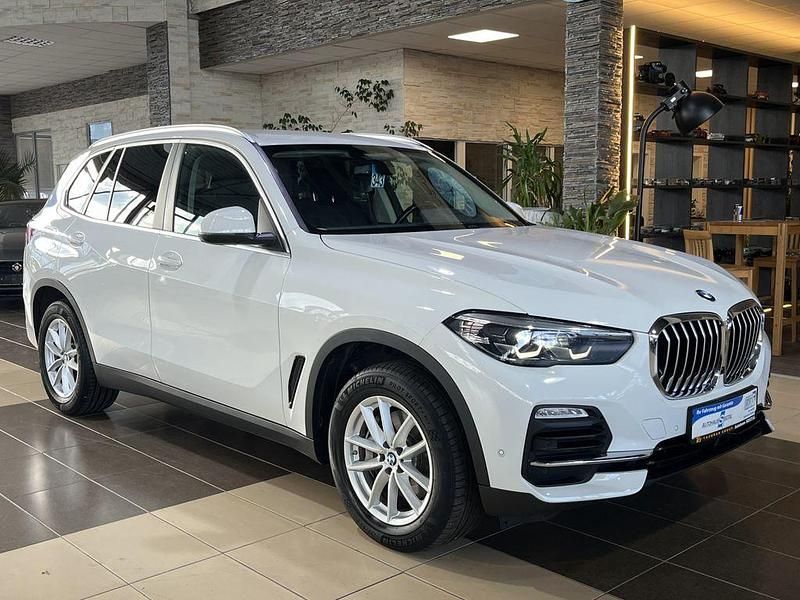 Weiß Gebraucht 2021 BMW X5 Comfort Edition SUV | 39.800 € - Bild 1/4