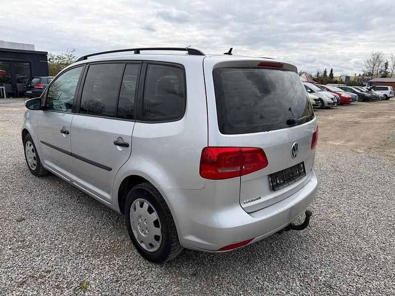 Second-hand VW Touran Trendline 105 CP (77 kW) 2012 Argintiu Monovolum