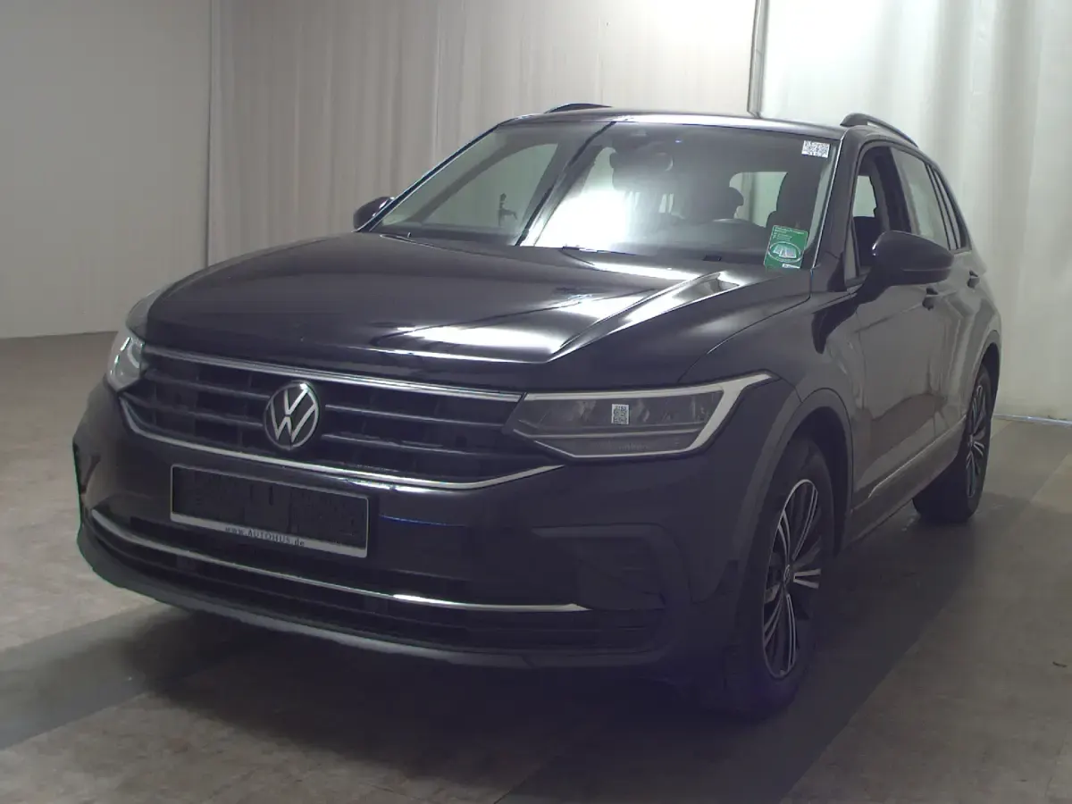 Gebraucht VW Tiguan Life 150 PS (110 kW) 2022 Schwarz SUV