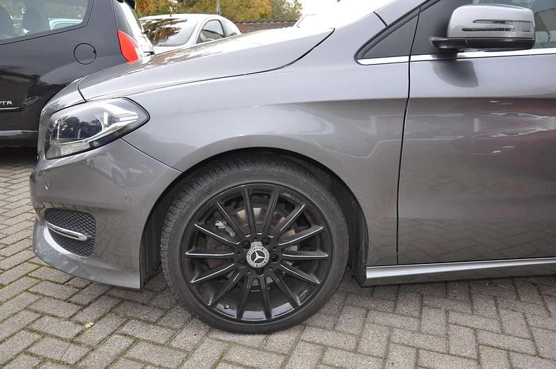 Gebraucht Mercedes B180 AMG 122 PS (89 kW) 2017 Grau Van / Kleinbus
