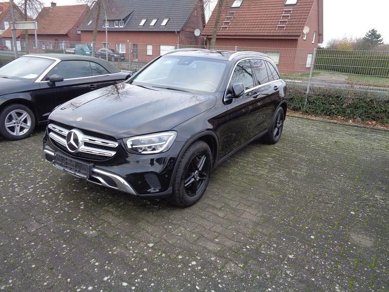 Obsidianschwarz metalliclack Gebraucht 2019 Mercedes GLC220 SUV | 25.900 € (Guter Preis) - Bild 1/4