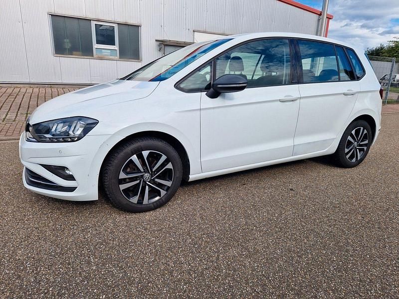 Weiß Gebraucht 2020 VW Golf Sportsvan IQ Drive Van / Kleinbus | 8.300 € - Bild 1/4