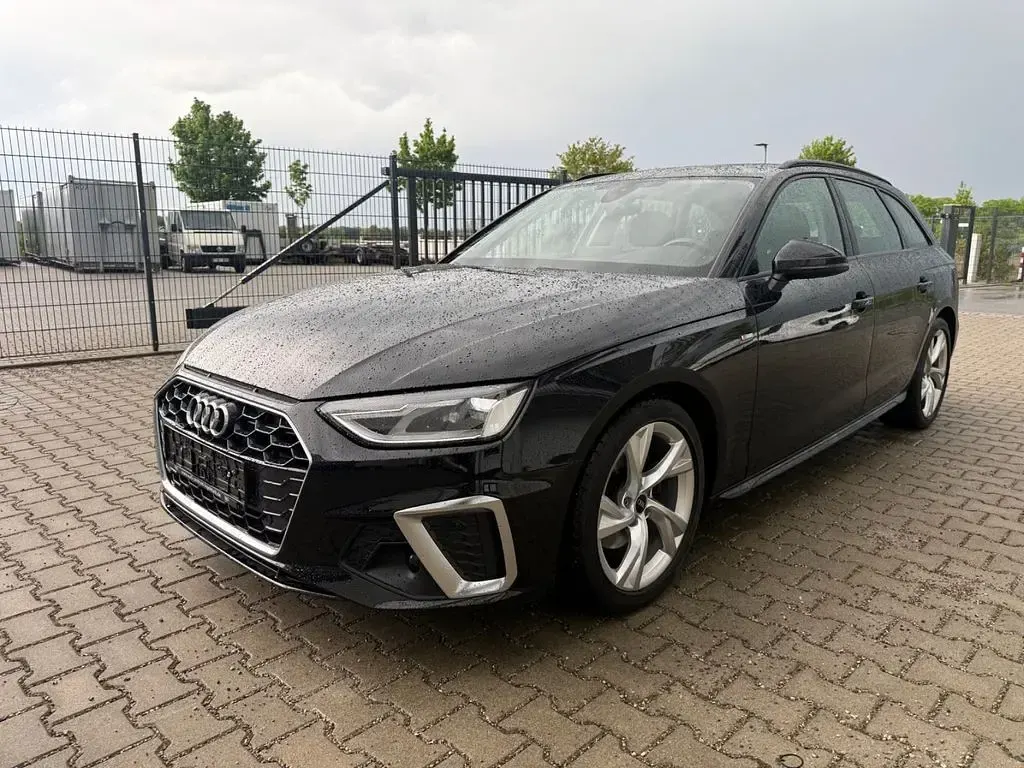 Second-hand Audi A4 S-Line 163 CP (119 kW) 2021 Negru Break