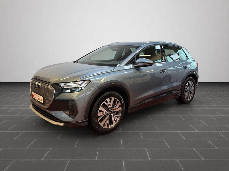 Geysirblau metallic (metallic) Gebraucht 2021 Audi Q4 e-tron Ambiente SUV | 33.980 € (Superpreis) - Bild 1/4