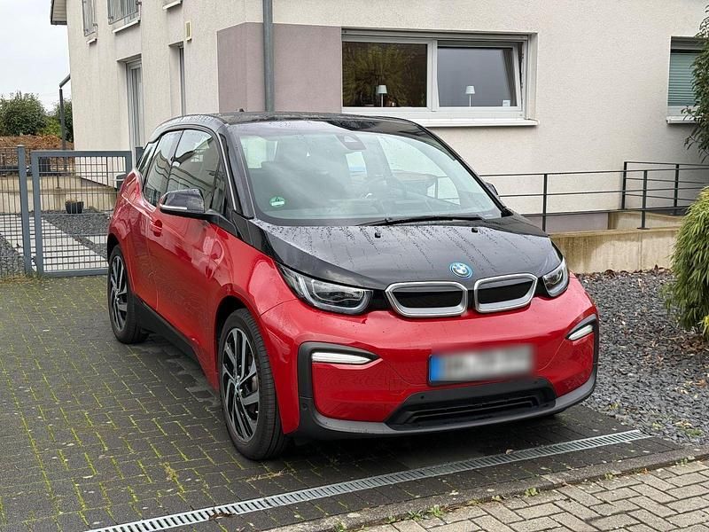 Rot Gebraucht 2020 BMW i3 Kleinwagen | 17.900 € (Fairer Preis) - Bild 1/4
