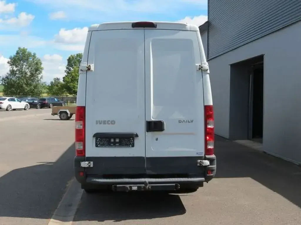Gebraucht Iveco Daily 126 PS (92 kW) 2014 White ic 194 Van