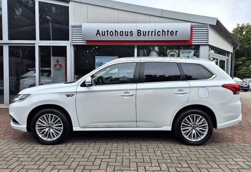 Gebraucht Mitsubishi Outlander P-HEV Plus 121 PS (88 kW) 2017 Weiß SUV