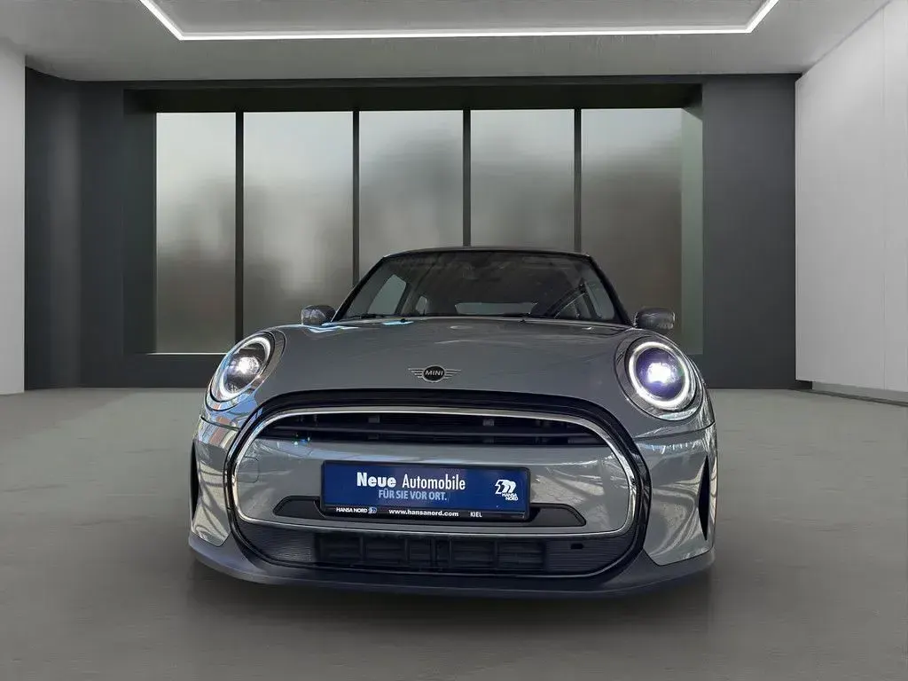Gebraucht Mini ONE Classic 102 PS (75 kW) 2022 Grau / moonwalk grey (metallic) Kleinwagen