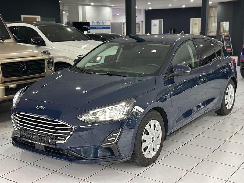 Blau Gebraucht 2020 Ford Focus Limousine | 12.490 € (Superpreis) - Bild 1/4