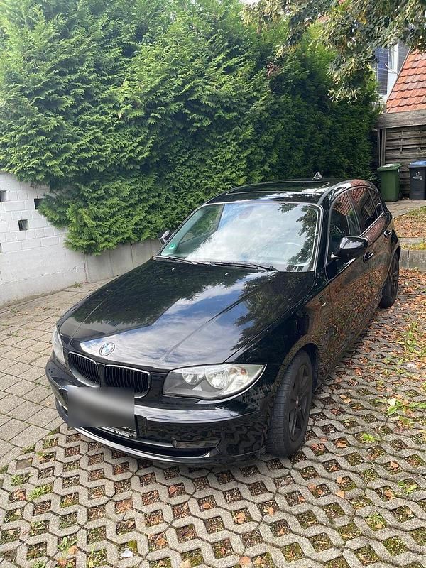 Schwarz Gebraucht 2011 BMW 116 Kleinwagen | 4.600 € (Fairer Preis) - Bild 1/4