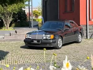 Schwarz Gebraucht 1992 Mercedes E500 Limousine | 54.000 € - Bild 1/4