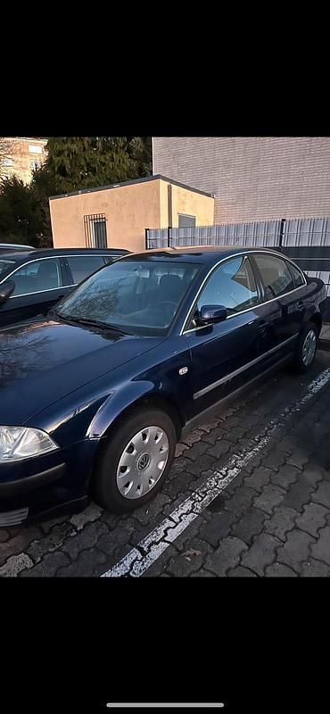 Blau Gebraucht 2003 VW Passat Limousine | 4.500 € - Bild 1/4