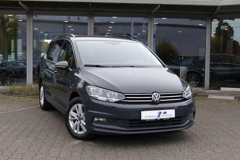 Uranograu Gebraucht 2020 VW Touran Comfortline Van / Kleinbus | 26.880 € (Etwas zu teuer) - Bild 1/4