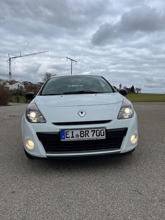 Gebraucht Renault Clio II 75 PS (55 kW) 2011 Weiß Limousine