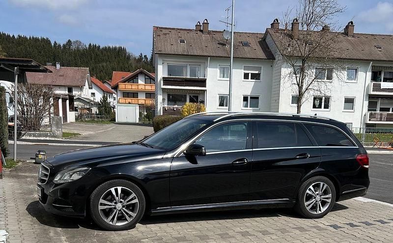 Schwarz Gebraucht 2015 Mercedes E200 Avantgarde Kombi | 19.990 € (Teuer) - Bild 1/2