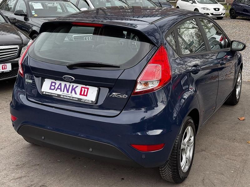 Gebraucht Ford Fiesta Titanium 101 PS (74 kW) 2016 Blau Kleinwagen