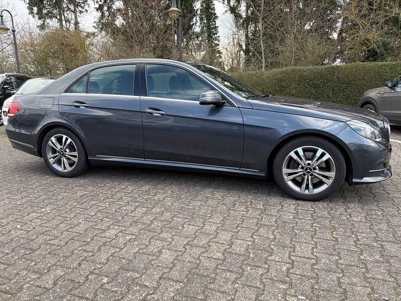 Gebraucht Mercedes E250 Avantgarde 204 PS (150 kW) 2017 Grau Limousine