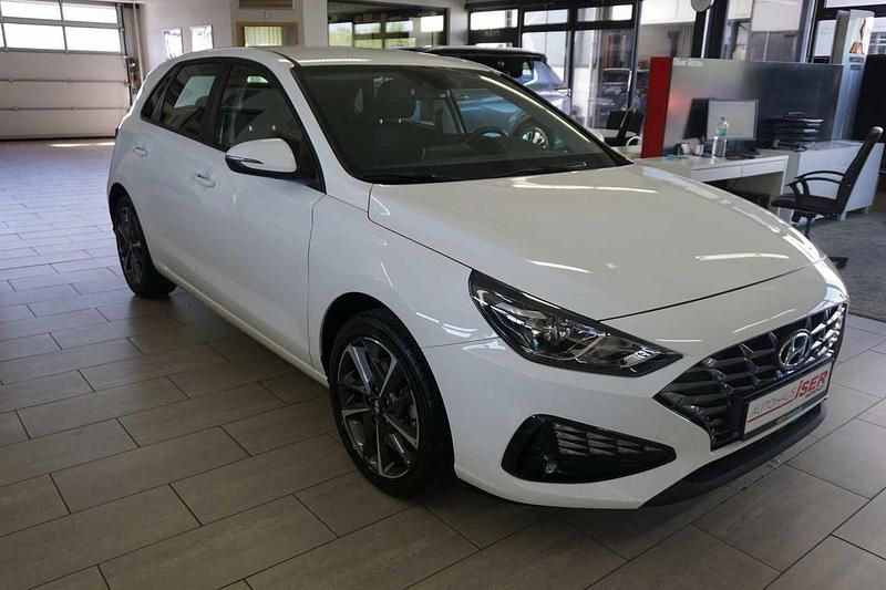 Gebraucht Hyundai i30 Pure 110 PS (80 kW) 2024 Weiss Limousine