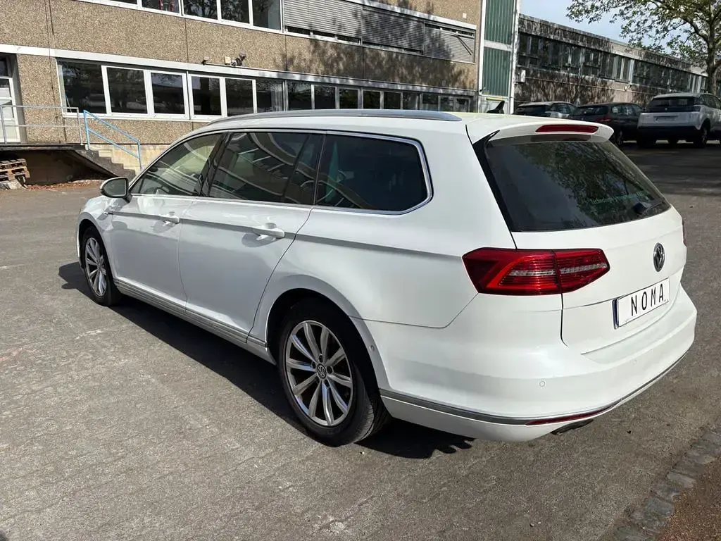 Gebraucht VW Passat Highline 150 PS (110 kW) 2016 Weiß