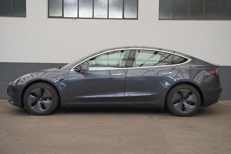 Gebraucht Tesla Model 3 Standard Range 239 kW (325 PS) 2019 Grau Limousine