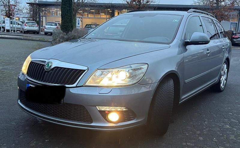 Grau Gebraucht 2012 Skoda Octavia Kombi | 4.999 € (Fairer Preis) - Bild 1/4