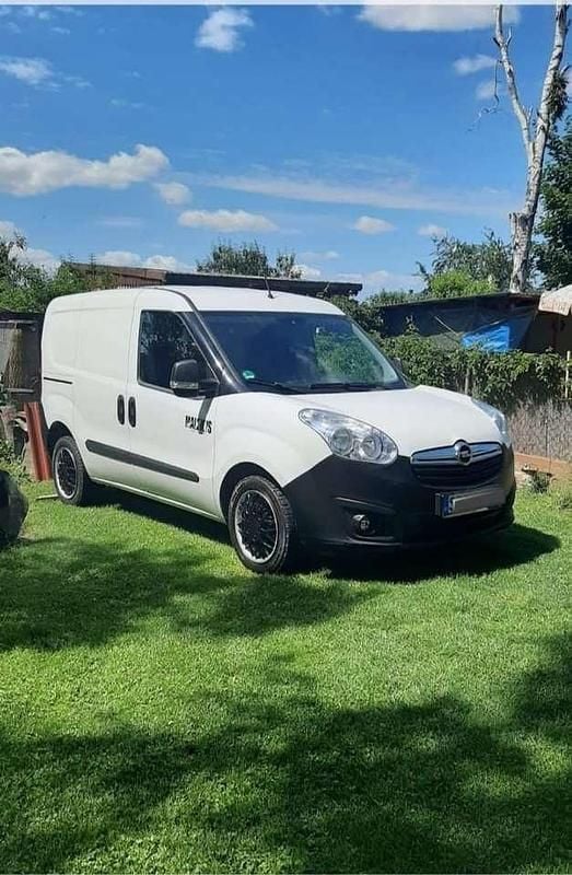 Weiß Gebraucht 2015 Opel Combo Van / Kleinbus | 5.950 € (Guter Preis) - Bild 1/4