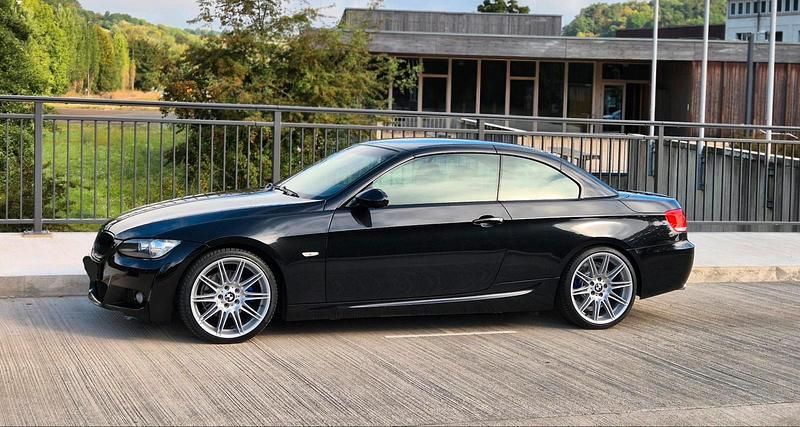 Schwarz Gebraucht 2009 BMW 320 Cabriolet M Sport Cabrio | 10.990 € (Fairer Preis) - Bild 1/4