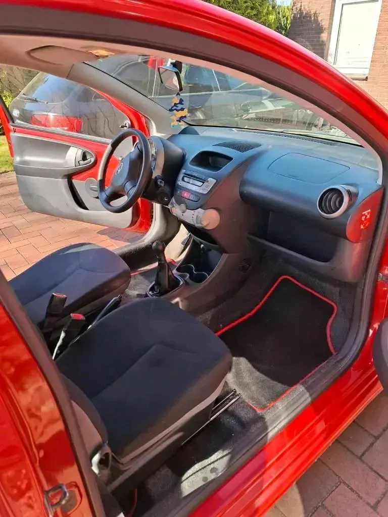 Second-hand Toyota Aygo 2014 Roșu Hatchback